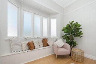 Grand 4BR Queenslander on Harold Sleeps 7 - 8