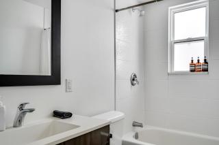 Cozy 3BR Monthly Stays Quiet East Ottawa - 1