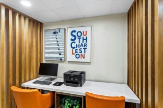 Holiday Inn Express Hotel & Suites Charleston-Southridge by IHG - 3