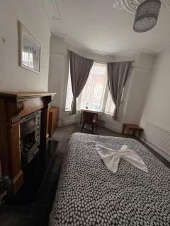 Double room in shared house with shared bathroom - 1