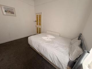 Double room in shared house with shared bathroom - 2