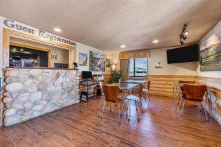 Super 8 by Wyndham Cody - 7