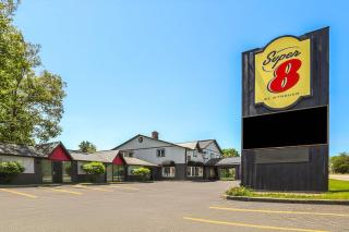Super 8 by Wyndham Gananoque - Country Squire Resort - 8
