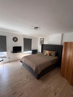 Studio CENTRAL 156 - 7