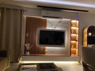 Luxury Hotel Apartment Next to Market & Mall - 4