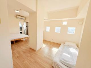 Shinjuku Kabuki Youth Hostel#New Sunshine Room#50 second walk from Higashi Shinjuku subway#Automatic locking door at entrance#新宿1 - 9