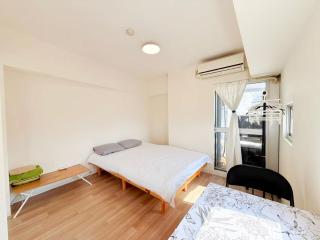 Shinjuku Kabuki Youth Hostel#New Sunshine Room#50 second walk from Higashi Shinjuku subway#Automatic locking door at entrance#新宿1 - 4