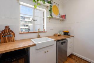 Charming Art Deco Unit in East Melbourne - 2
