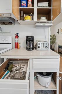 Roomy 3BR West Side Family Near UBC and Parks - 2