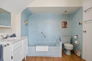Roomy 3BR West Side Family Near UBC and Parks - 1