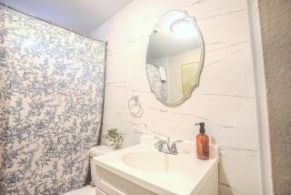 Centrally Located King Bed Midtown Liberty 2697 - 1