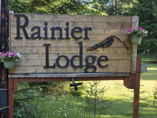 Cedar at Rainier Lodge (0.4 m from Mt.Rainier) - 4