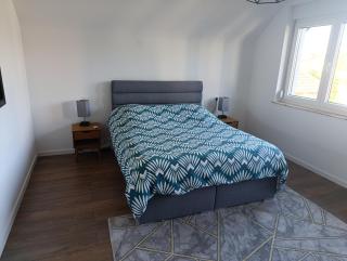Vaste appartement avec parking gratuit, borne dispo et espace de travail - 3