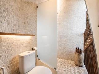 Gorgeous 2BR Penthouse 800m to thBeach - 1