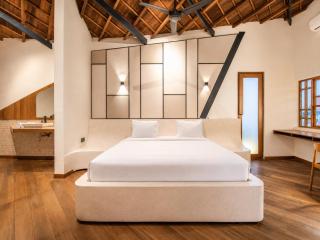 Stunning 2-BR Penthouse with View, 800m to Beach - 2