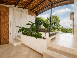 Gorgeous 2BR Penthouse 800m to thBeach - 5