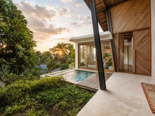 Gorgeous 2BR Penthouse 800m to thBeach - 4