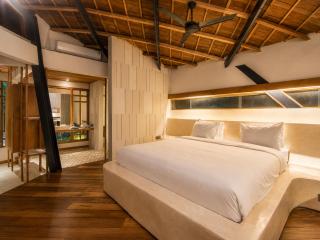 Gorgeous 2BR Penthouse 800m to thBeach - 1