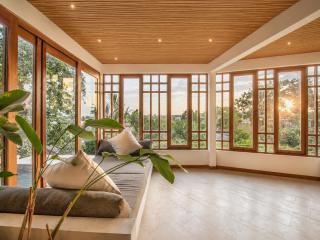 Stunning 2-BR Penthouse with View, 800m to Beach - 8