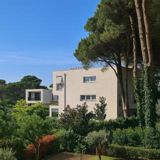 Shiny San Pietro Apartment - 4