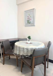 8Newtown Boulevard Staycation - 4