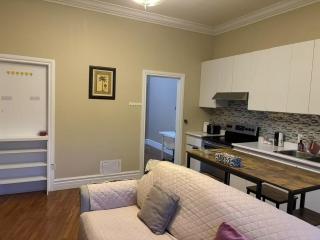 Private unit in richmond hill - 2