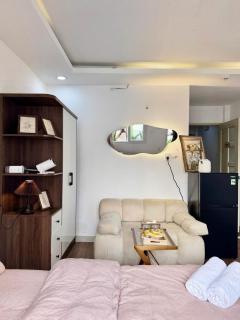 VIntage room has balcony in the central - 1