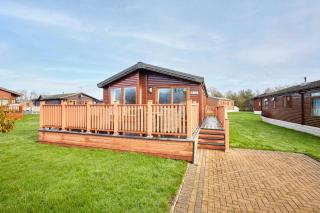 Little Gem Lodge with Hot Tub - 4