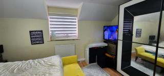 Spacious 2 bedroom maisonette - 1