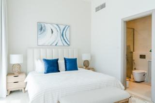 Bespoke Luxury 3BR Villa with Private Yard with Island Properties - 5