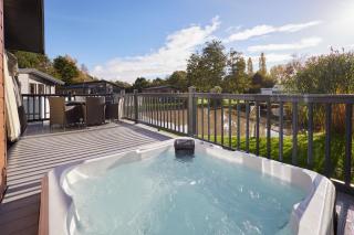 Beryl Lodge with Hot Tub - 0