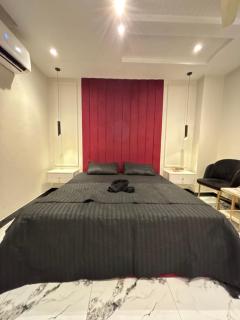 Cozy Studio Retreat - 5