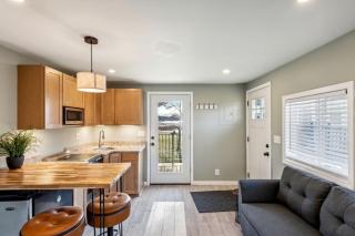 Charming Lakefront Cabin Amazing to Reconnect with Nature in Kalamazoo, Michigan - 9