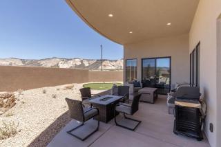 Luxury Villa with Hot-Tub, Pool and Spacious Living Areas in Utah - 3