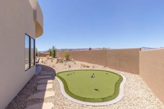 Luxury Villa with Hot-Tub, Pool and Spacious Living Areas in Utah - 2