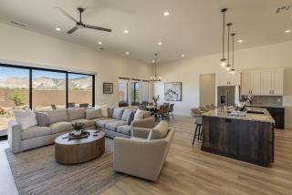 Luxury Villa with Hot-Tub, Pool and Spacious Living Areas in Utah - 1
