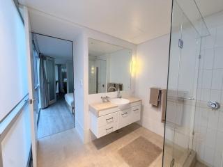 Apartment with car park & sundeck walk to Kings Park - 1