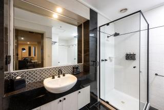 Chic 1-bedroom Apartment in Melbourne CBD - 7