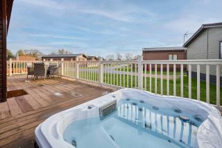 Crystal Lodge with Hot Tub - 4