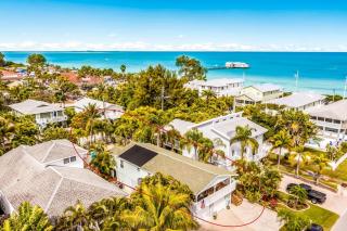 Delighting Beach House with Swimming Pool in Anna name, Florida - 3