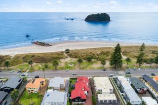 Beachfront Marine Parade - 1