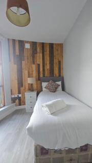 Elegant City Stay, 2BR, Walk Everywhere - 6