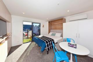 Charming CBD Studio Apartment - 4