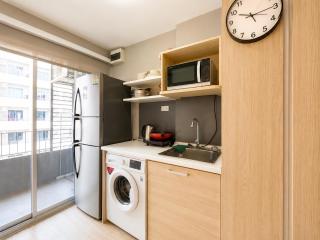 Spacious Studio Near BTS Kitchen & Washer - 1