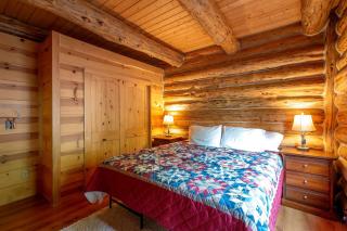 Rustic Private Cabin with Fireplace Perfect for Hiking and Fishing in Stevenson, Washington - 7