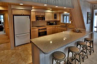 Amazing Wooden Villa with Barbecue and Fireplace in Cable, Wisconsin - 7