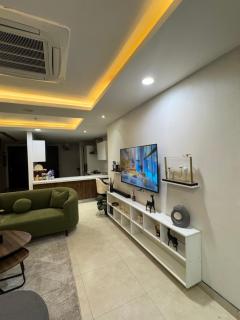 Gold Crest Mall Serviced Apartments - LMY Hospitality DHA Lahore - 9