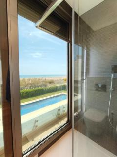 Luxury Beachfront Villa with Pool - 9