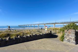 Seaview 1BR Apartment Marine Parade - 2