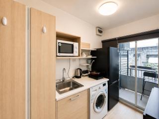 Easy Access Studio Near BTS - 4